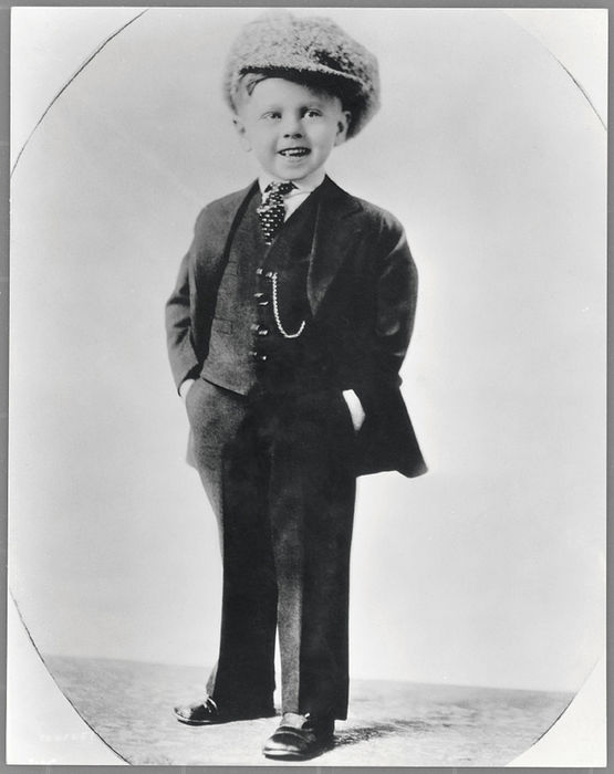Mickey Rooney cuando fue creciendo se fue poniendo más rudo. Tomada de: