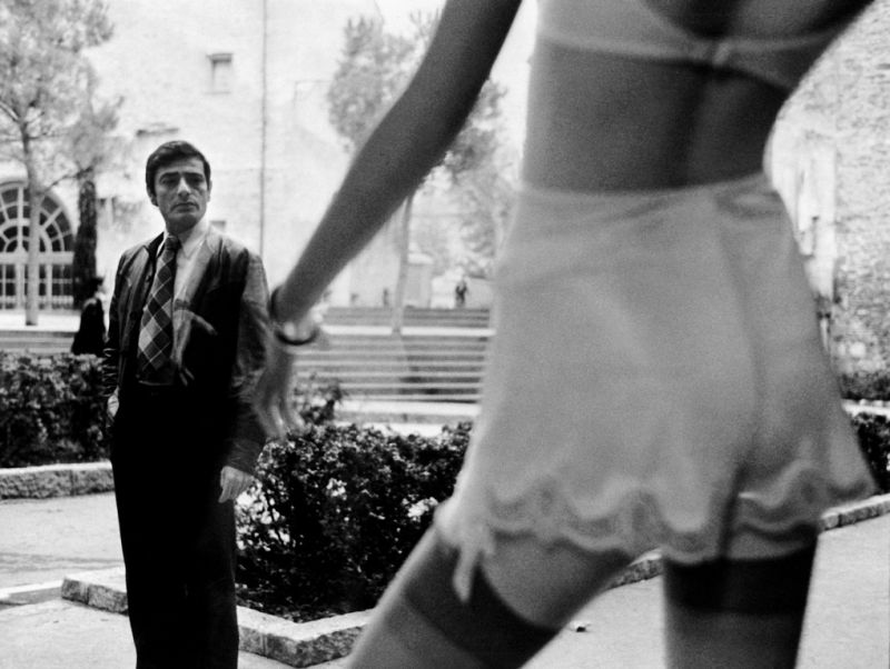 : “En las historias de amor las mujeres son mucho más precisas que los hombres; éstos son muy confusos, no saben demasiado lo que quieren. Por el contrario, cuando la mujer encuentra a un hombre sabe, normalmente, lo que quiere de él; sabe lo que quiere dar y recibir mientras que, en general, para un hombre el amor es una emoción fuerte pero vaga, y no sabe exactamente lo que quiere dar o recibir ya que está demasiado preocupado por los problemas sociales”. | Foto tomada de: http://www.pinterest.com/jyotimishra/truffaut/
