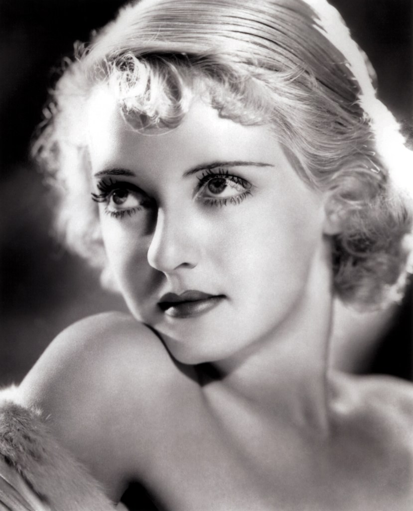 He llegado a la cumbre a fuerza de mucho arañar e incluso habría recurrido al asesinato para conseguirlo. Bette Davis.