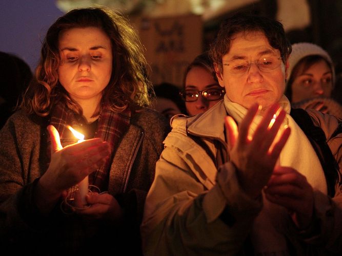 Luces por Charlie Hebdo (prensa.com).