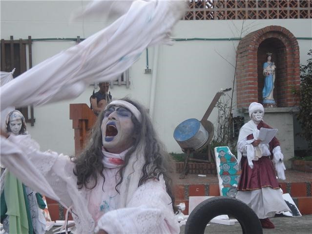 Ibíd. Foto archivo en Facebook, cfr. https://www.facebook.com/media/set/?set=a.299812596762239.70951.299768383433327&type=3 