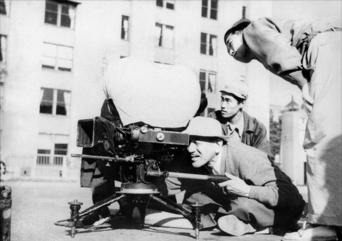 Toda gloria está condenada al polvo, a la nada; nada hay eterno en este mundo.  Yasujiro Ozu.