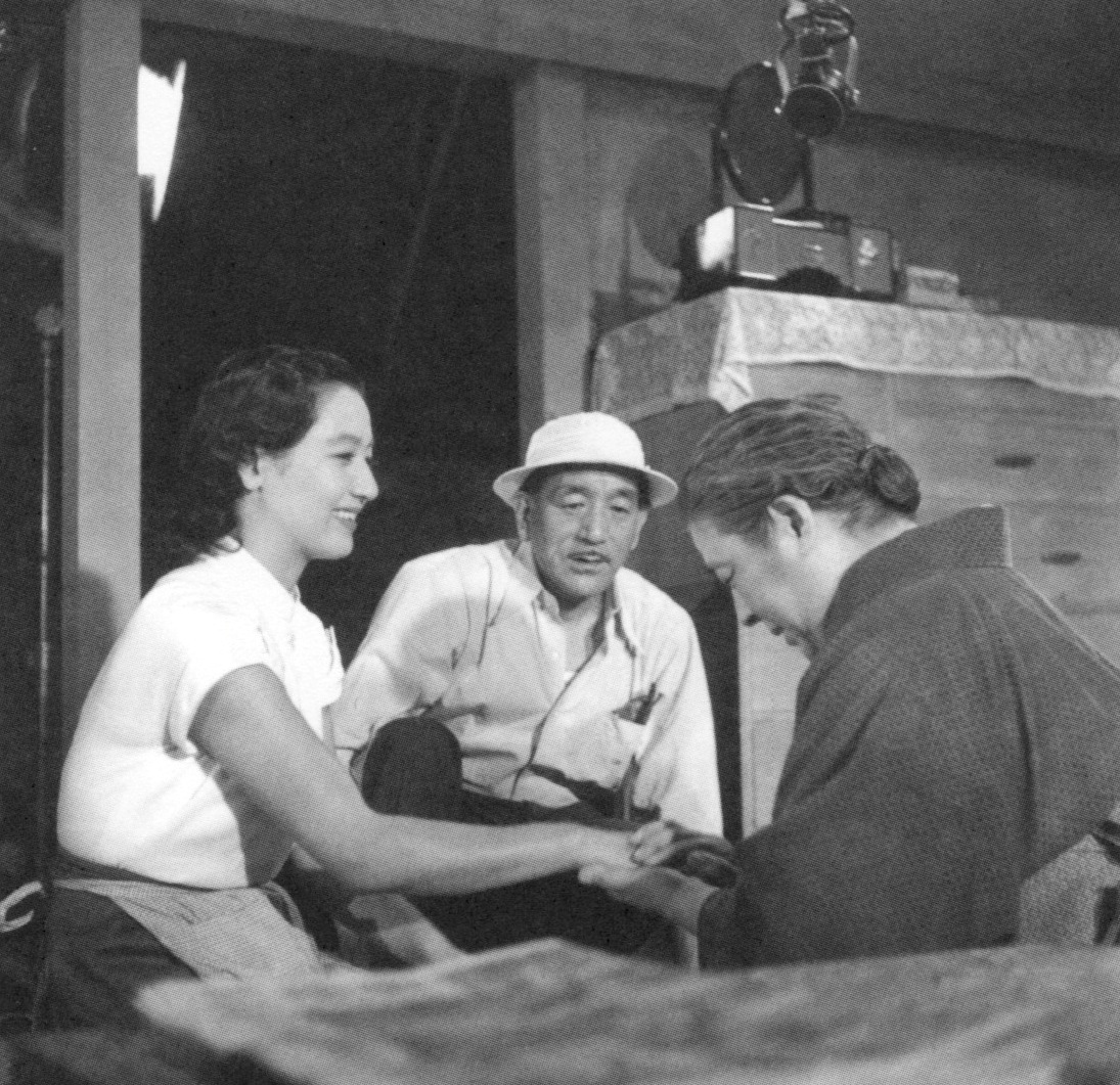Ozu creyó en el cine por encima de todo, apoyándose en la materia prima que más conocía: su propia vida y su mirada.