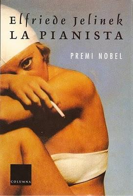 La novela de la ganadora del Nobel Elfriede Jelinek, causó furor y polémica desde que se publicó.