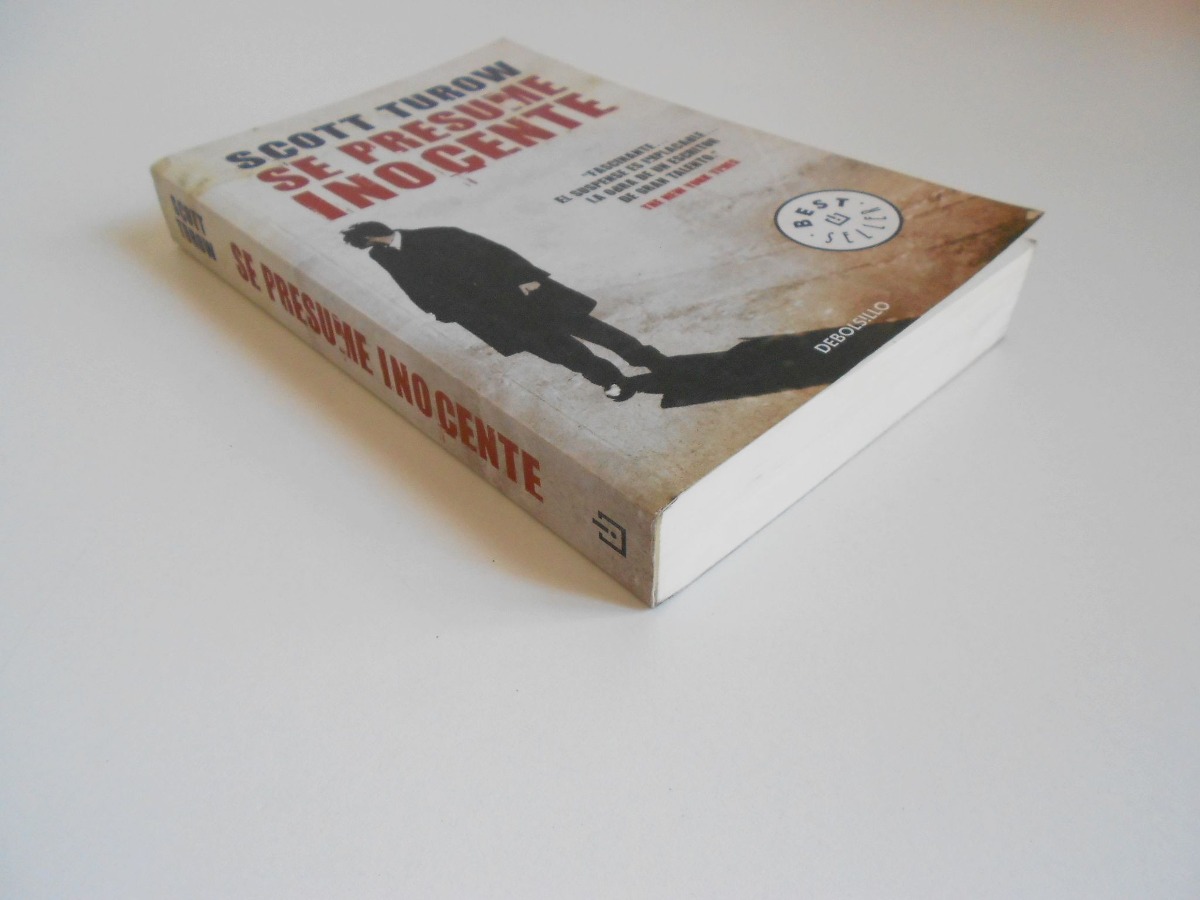 Scott Turow refleja en esta novela un mundo tan similar al nuestro que su recuerdo seguirá obsesionando al lector incluso después de resuelto el misterio, porque muy pocas novelas muestran los mecanismos, la psicología, la lógica del mundo de la justicia con tanta verosimilitud como este relato.