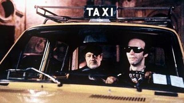 Interesante película cuya trama se desarrolla en los trayectos de taxi en cinco ciudades diferentes, cinco historias independientes que solo tienen en común que se trata de la misma noche.