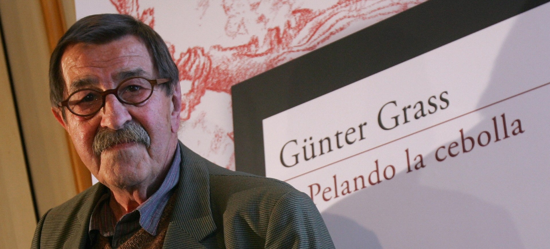 Günter Grass y su libro autobiográfico. (Foto tomada de mascultura.mx).