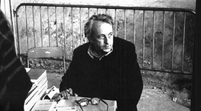 Althusser, absuelto del crimen debido a que el juez consideró que había actuado en un estado probado de “confusión mental” y “delirio onírico”, murió en un asilo en 1990. Tenía 72 años y dejó muchos papeles sin publicar. Entre ellos, las cartas que desde 1947 hasta 1980 envió a Hélène, a la que conoció a los 30 años, cuando aún no había besado a ninguna mujer, en una estación de metro parisiense.