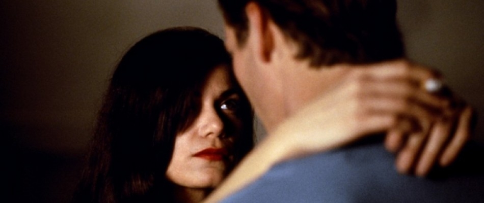 La última seducción se basa en las dos premisas que marcan los personajes del cine negro: lo perversas que pueden llegar a ser las personas…y lo buenas que pueden llegar a parecer. Bridget es una mujer fría y calculadora.