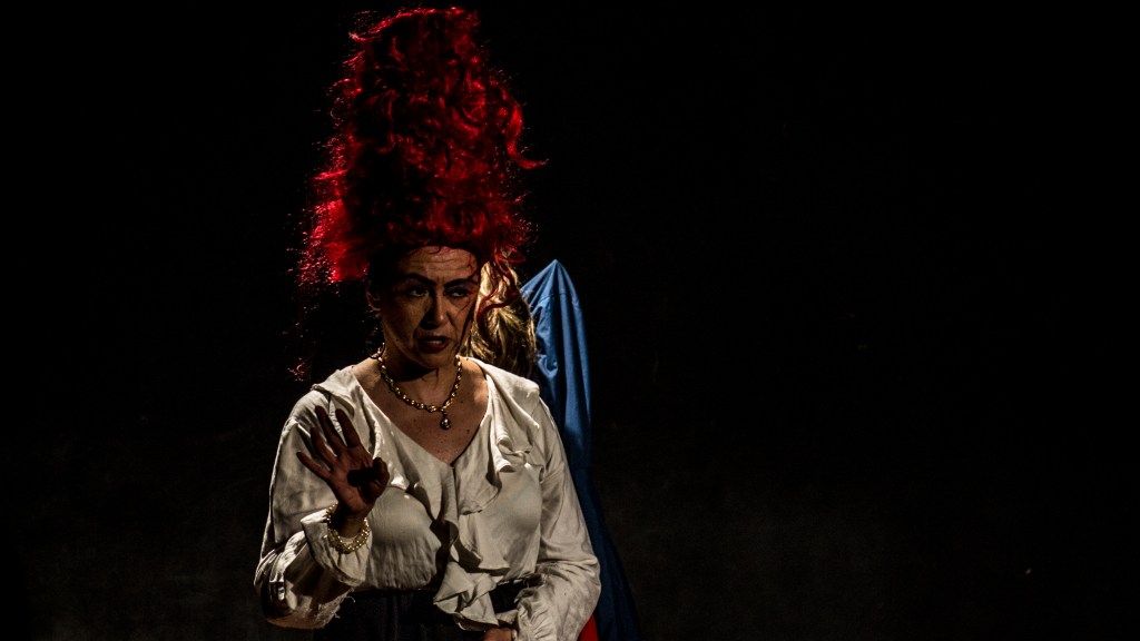 'Maté a mi madre a cacerolazos y envenené a mi bebé por la cochina plata'. Teatro Ditirambo. Foto por Andrés Felipe Rivera