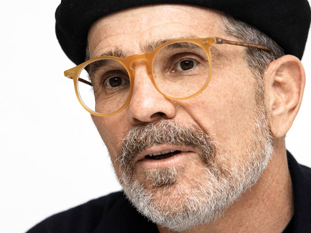 Siempre he pensado que la violencia real en Hollywood no es lo que está en la pantalla. Es lo que tiene que hacer para conseguir el dinero.