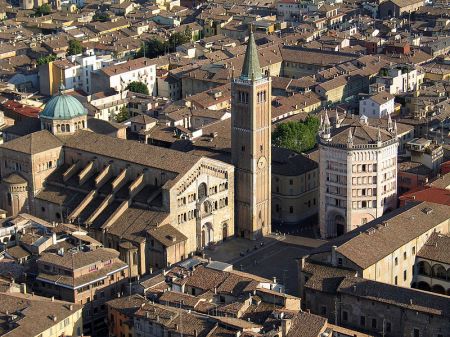 Duomo e battistero di Parma. Ciudad donde se desarrolla mayormente la novela.