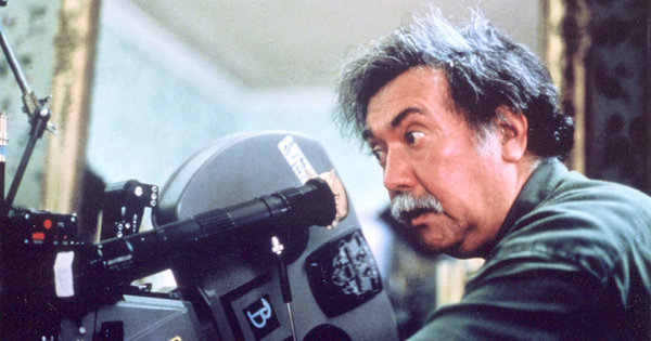 El cine es como un mundo de amnésicos, en el que cuando se acaba una toma de realidad, pasan muchas cosas antes de que empiece la siguiente y nosotros creamos una continuidad, a la manera como el amnésico parcial ve su vida.