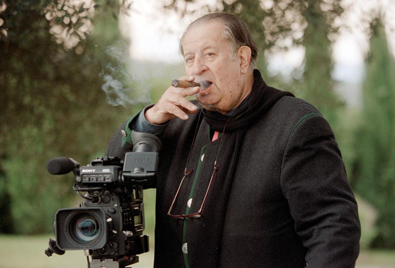 En una ocasión le preguntaron al pintor y cineasta experimental estadounidense Andy Warhol quién era el peor cineasta italiano, y su respuesta no se hizo esperar: Tinto Brass, y si me preguntan cuál es el mejor de los cineastas italianos, también diría que es Tinto Brass.