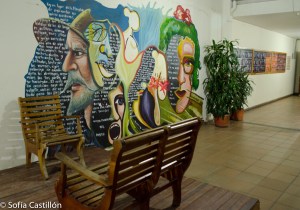Entrada de la Casa de la Cultura, Municipio de El Santuario. Mural en la pared.